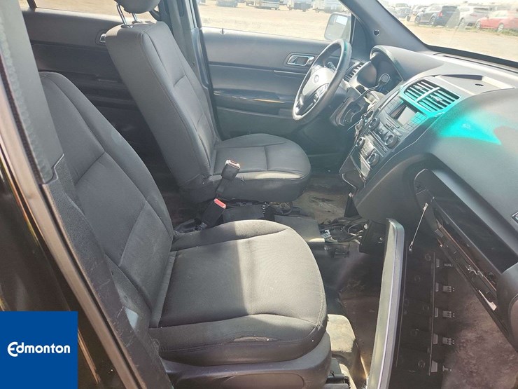 2016-ford-explorer-image-23