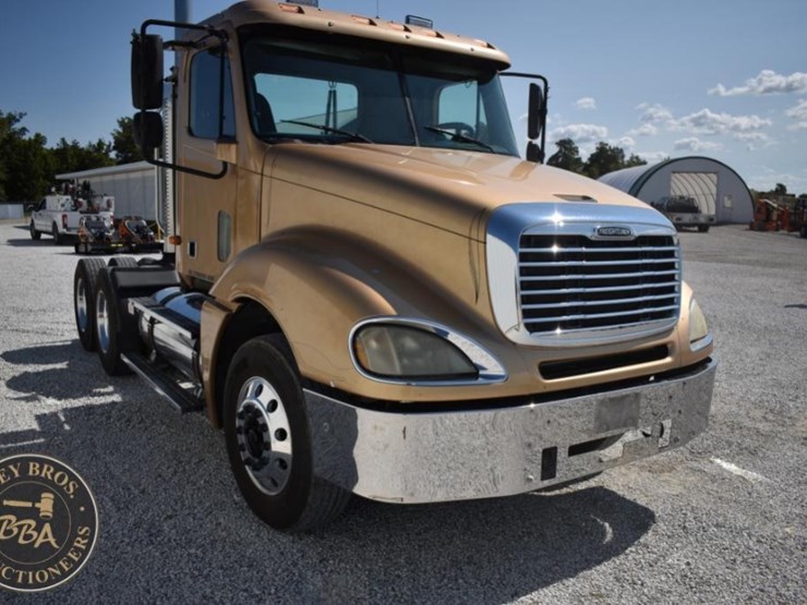 2003-freightliner-columbia-120-image-20