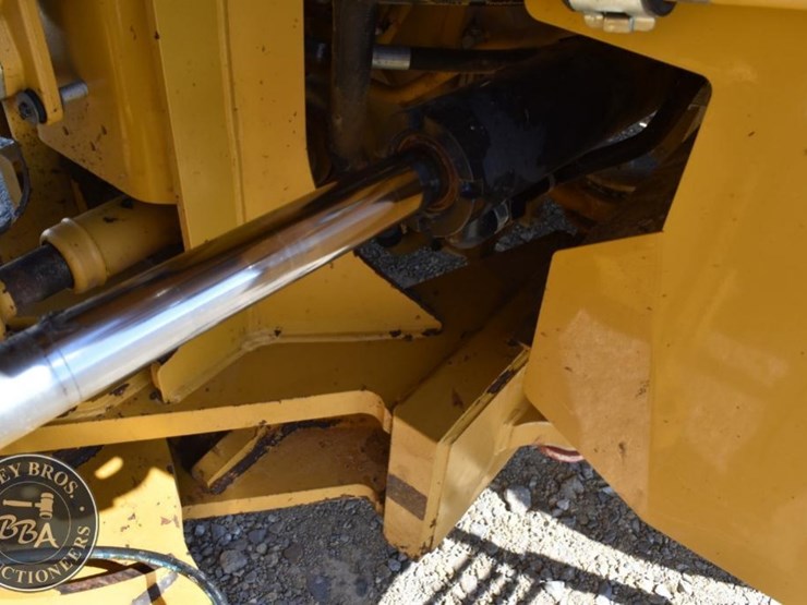 2014-caterpillar-982m-image-40