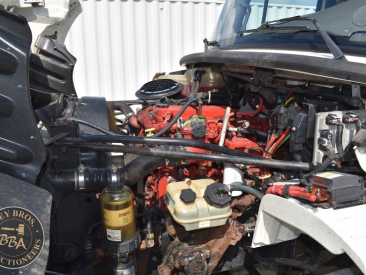 2009-freightliner-business-class-m2-106-image-8