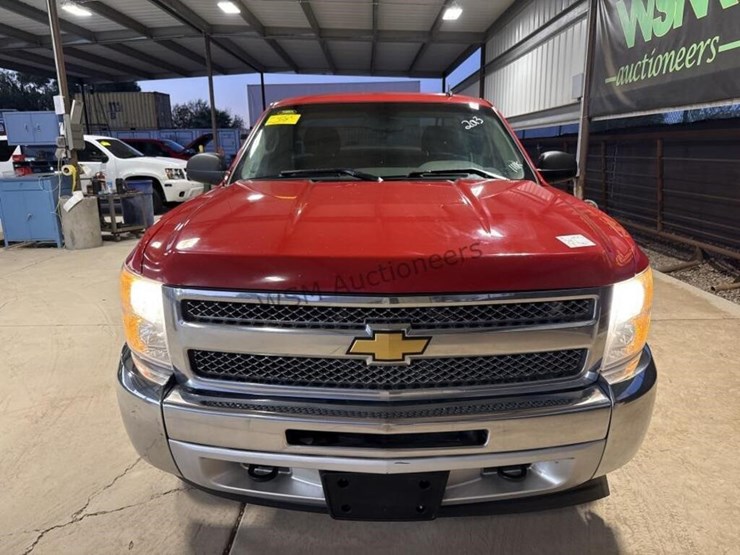 2013-chevrolet-silverado-1500-image-3