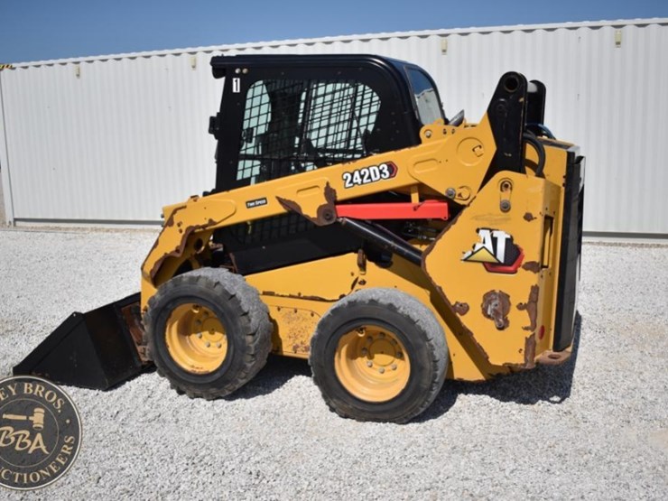 2019-caterpillar-242d3-image-8