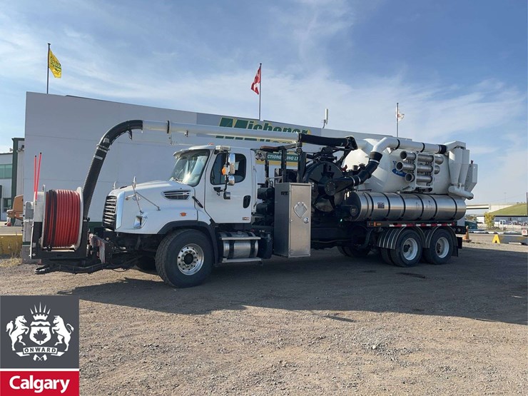 2015-freightliner-114sd-image-1