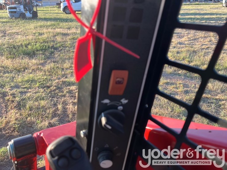 2023-manitou-1050rt-image-11