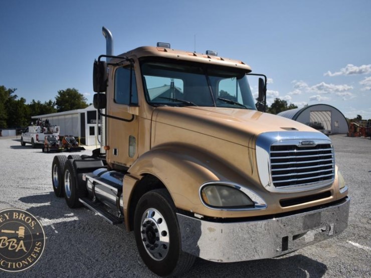 2003-freightliner-columbia-120-image-17