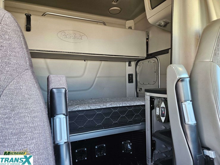 2019-peterbilt-579-image-21