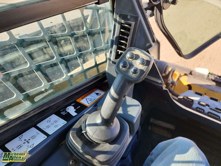 deere-326e-image-9
