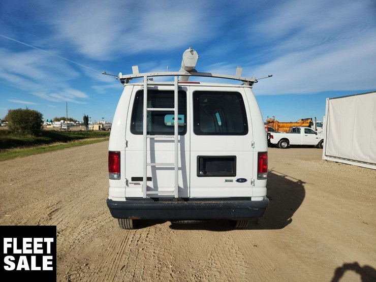 2012-ford-cargo-image-18