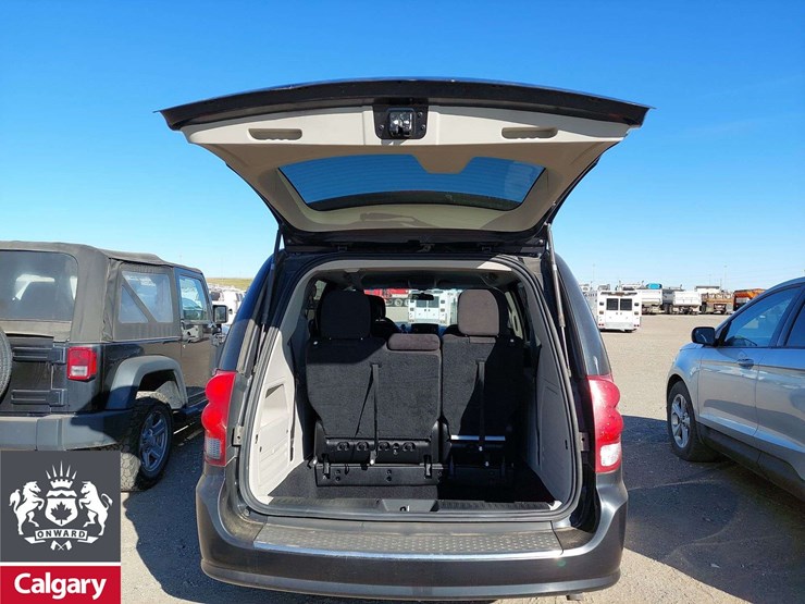 2013-dodge-grand-caravan-image-18