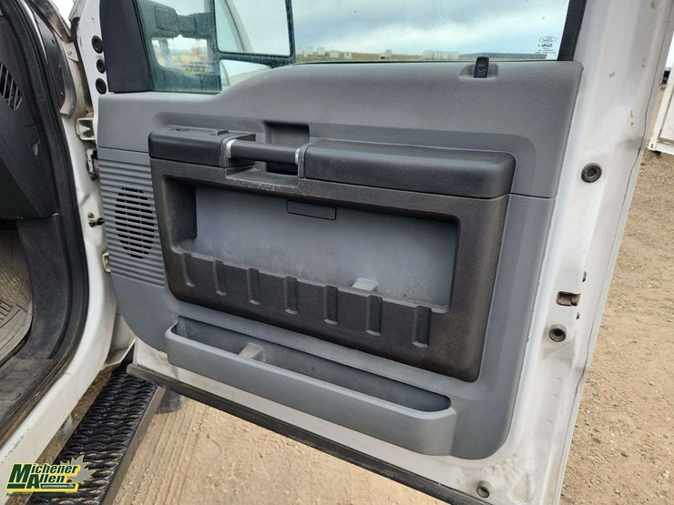 2014-ford-f550-image-26
