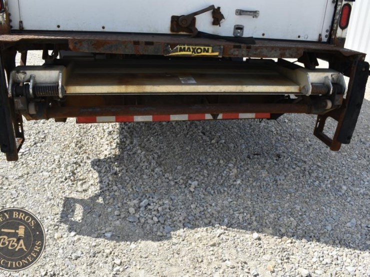 2009-freightliner-business-class-m2-106-image-28