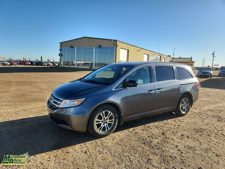 2013-honda-odyssey-image-1