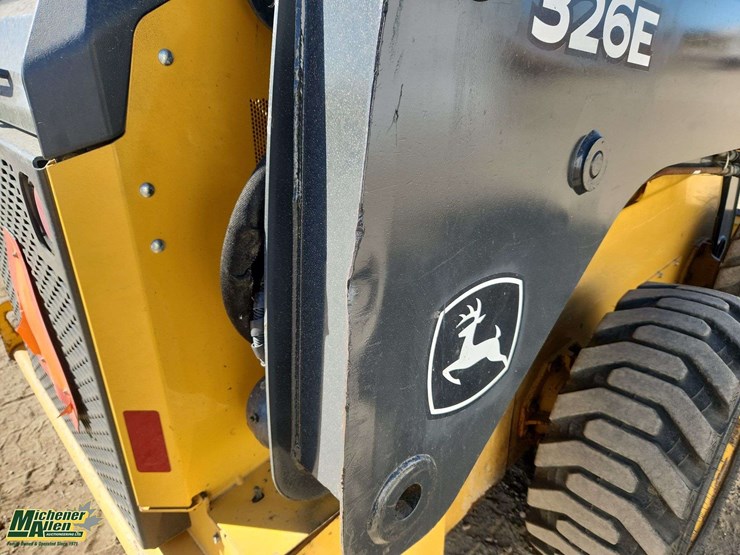 deere-326e-image-32
