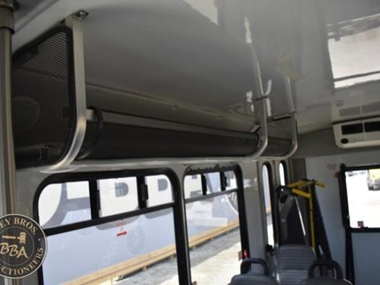 2014-ford-e350-image-33