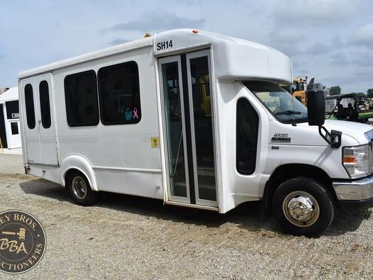 2014-ford-e350-image-17