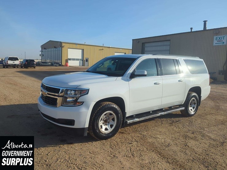2019-chevrolet-suburban-image-1