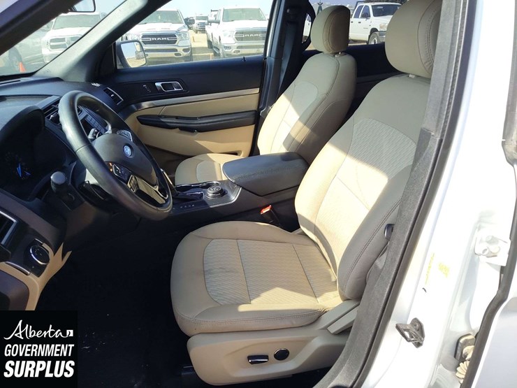 2017-ford-explorer-image-15