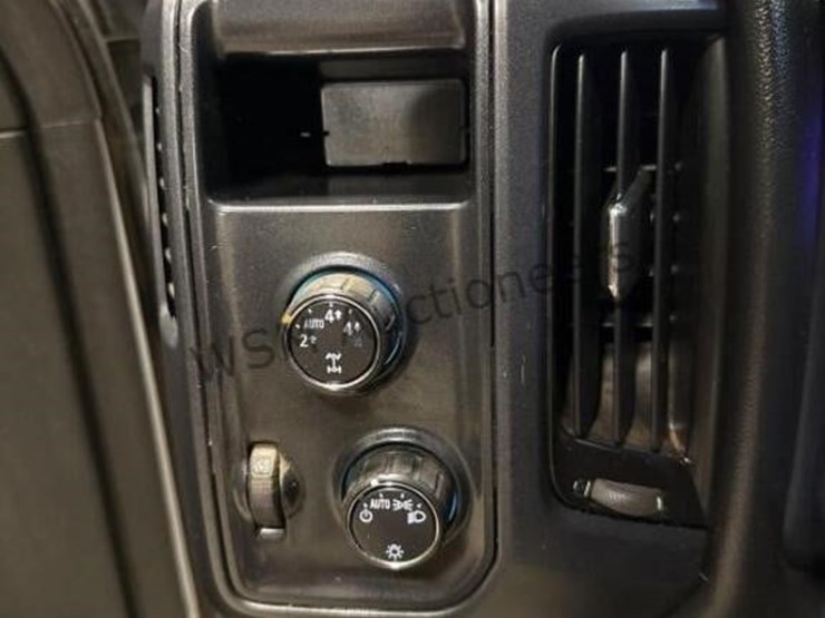 2015-chevrolet-silverado-1500-image-19