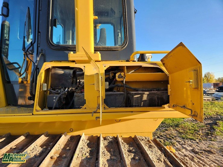 2015-komatsu-d65px-image-20