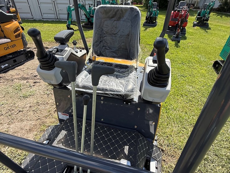 #609-•-2025-cfg-industrial-xz20r-hydraulic-track-type-mini-excavator-image-15