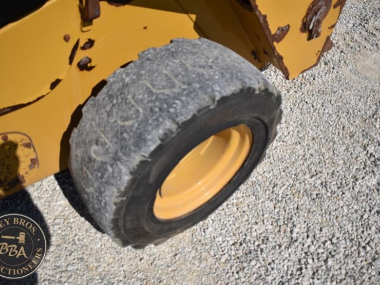 2019-caterpillar-242d3-image-35