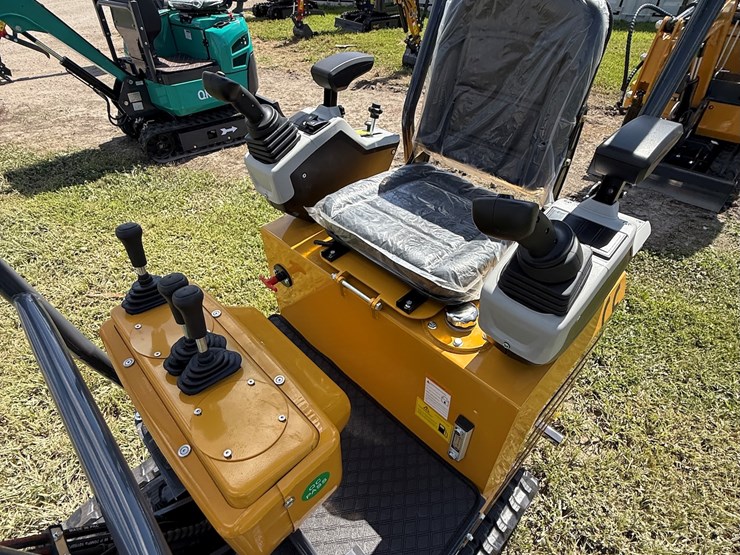 #608-•-2025-cfg-industrial-mx12rx-hydraulic-track-type-mini-excavator-image-17