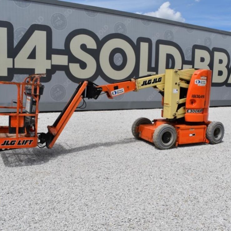 2013 JLG E300AJP