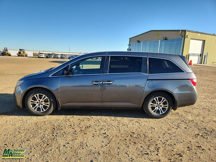 2013-honda-odyssey-image-25
