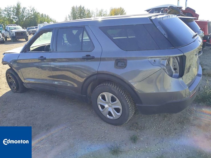 2022-ford-explorer-image-2