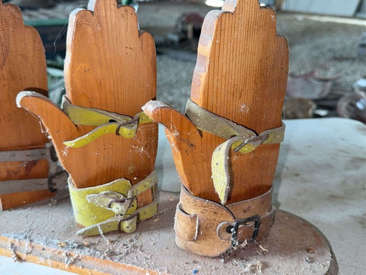 display-of-corn-husk-shuckers-image-11