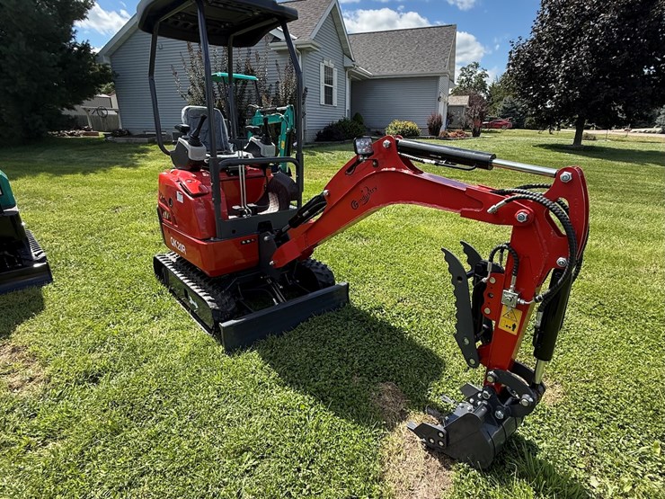 #613-•-2025-cfg-industrial-qk20r-hydraulic-track-type-mini-excavator-image-2