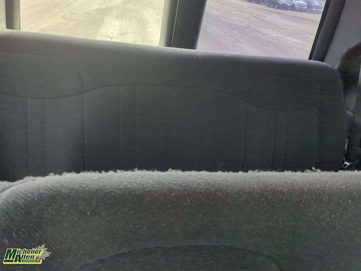 2001-chevrolet-express-3500-image-25
