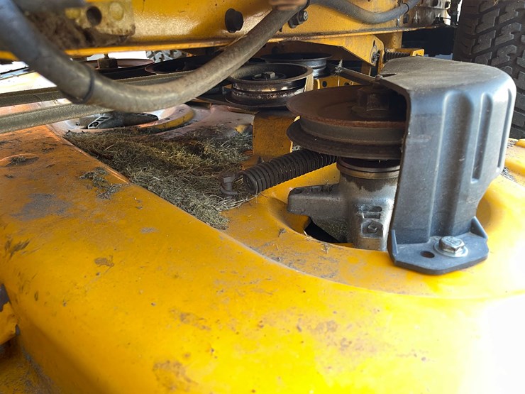 #3103-•-cub-cadet-riding-lawn-mower-(o3)-image-38