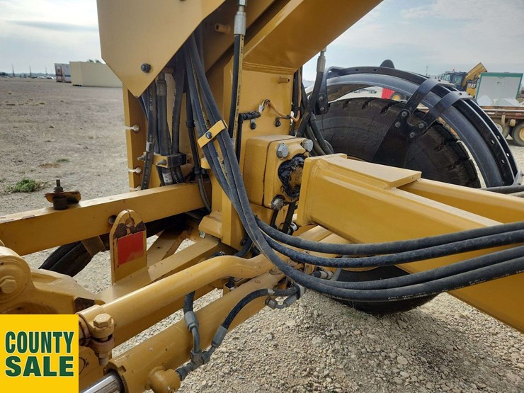 2020-caterpillar-150-awd-image-18