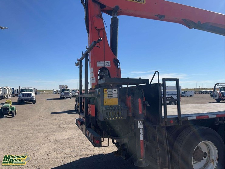 2017-freightliner-114sd-image-20