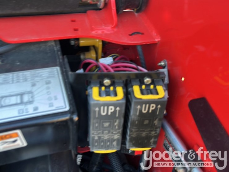 2023-manitou-1050rt-image-19