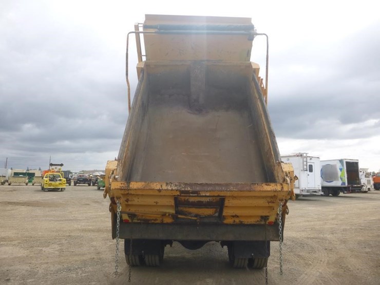 2004-freightliner-fl70-image-7
