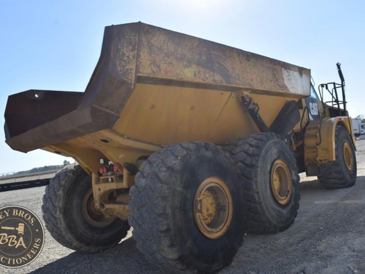 2011-caterpillar-740b-image-32