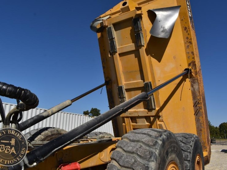 2012-caterpillar-740b-image-78