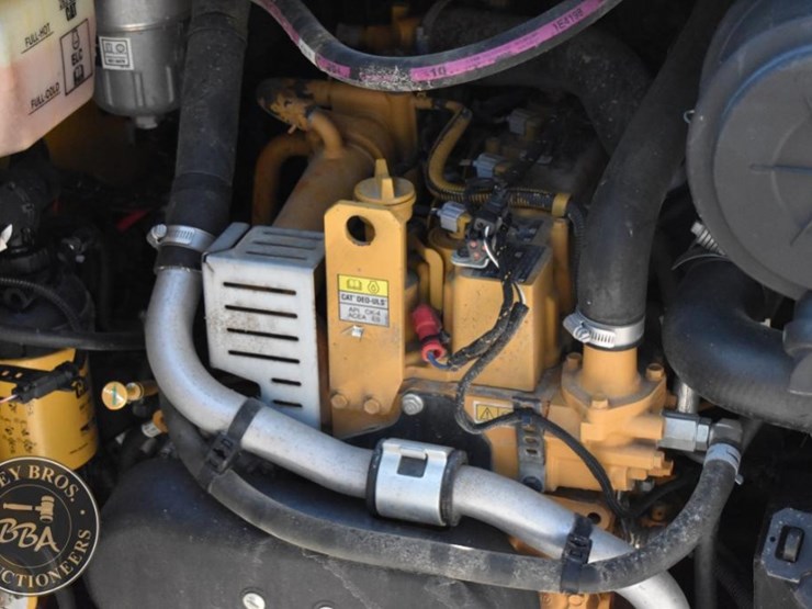 2019-caterpillar-242d3-image-39