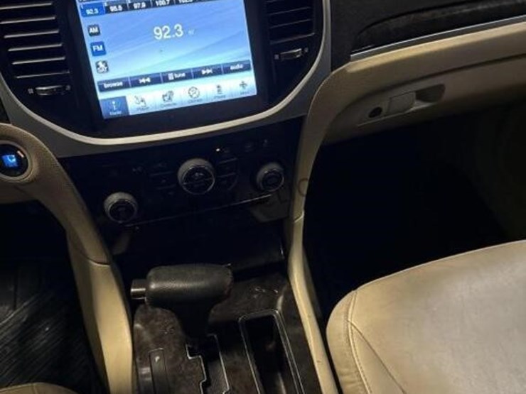 2011-chrysler-300-sdn-image-20