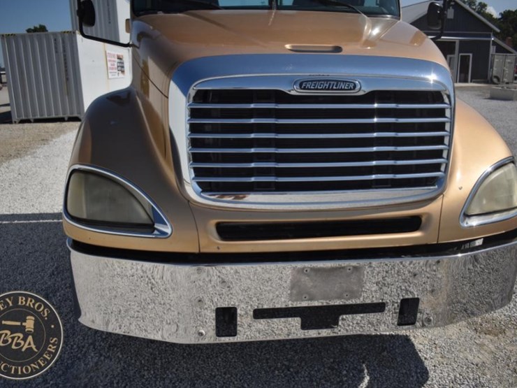 2003-freightliner-columbia-120-image-22