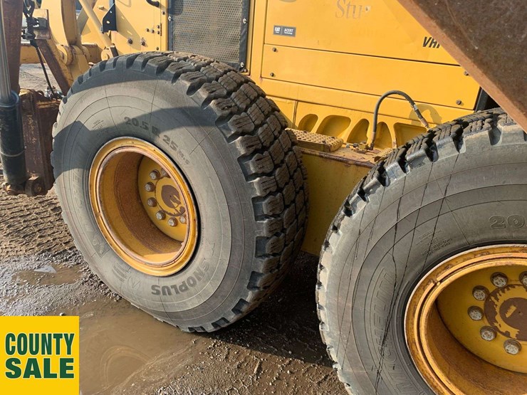 2015-caterpillar-14m-image-16