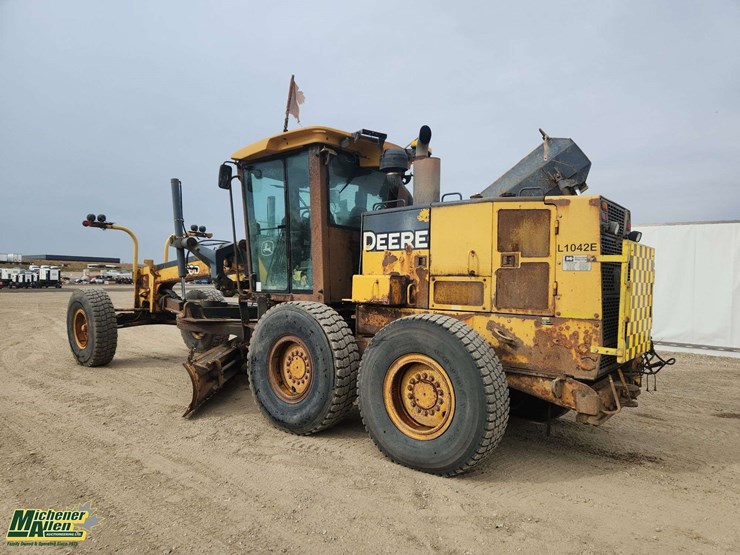 2006-deere-770d-image-3