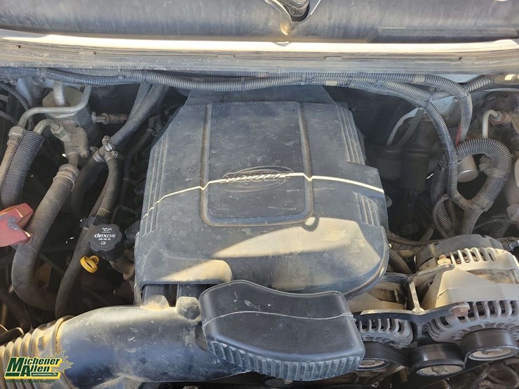 2013-chevrolet-silverado-3500hd-image-35