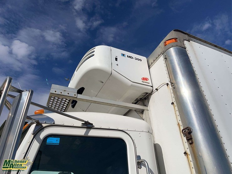 2009-peterbilt-335-image-14