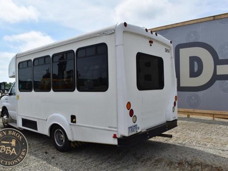 2014-ford-e350-image-10