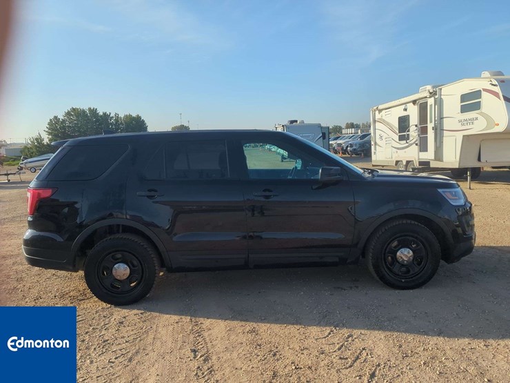 2018-ford-explorer-image-25