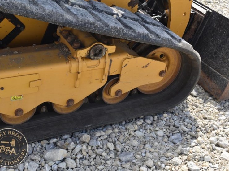2020-caterpillar-299d3-image-31