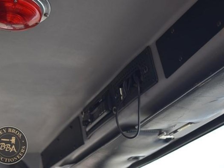 1999-freightliner-fl60-image-51